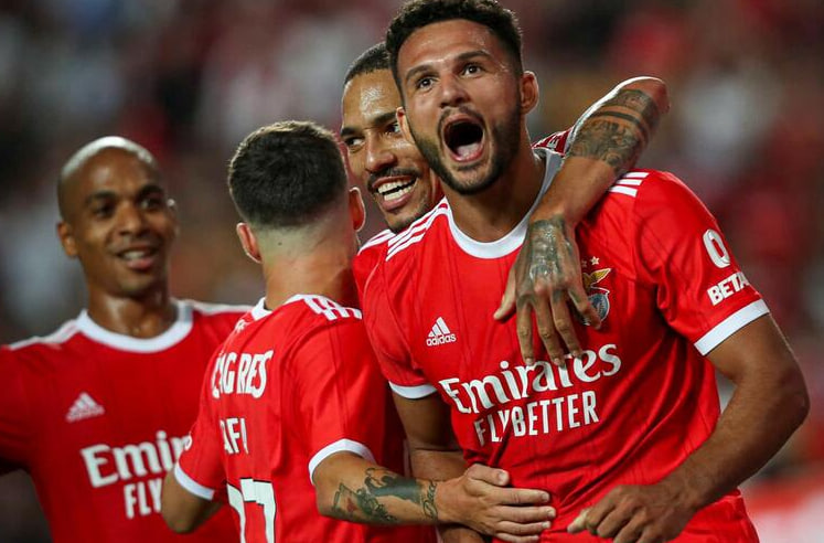 Planos ambiciosos do PSG para fortalecer seu ataque com novas contratações